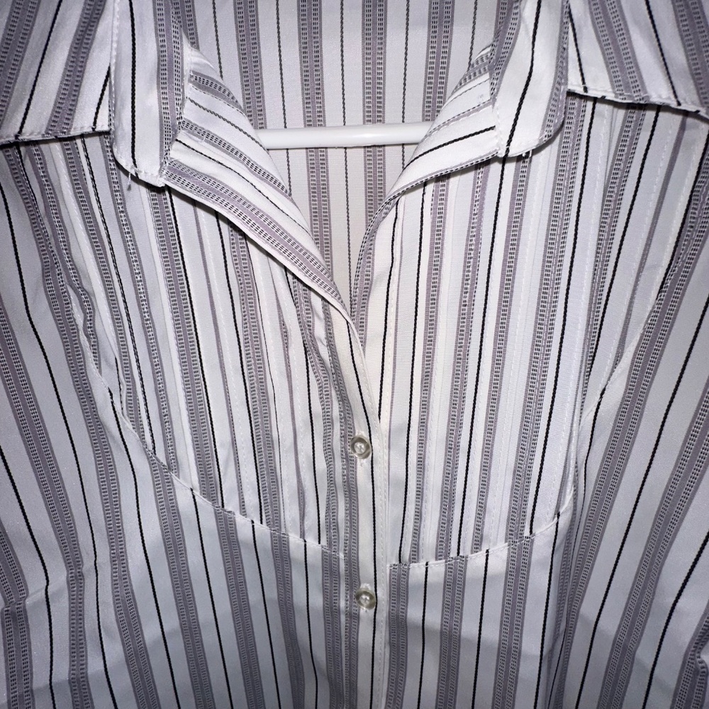 DCC Missy, large striped stretchy dress blouse. Pale purple, black and white. - Picture 4 of 10